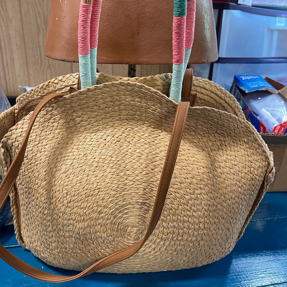 Straw Purse - Picture 2 of 3